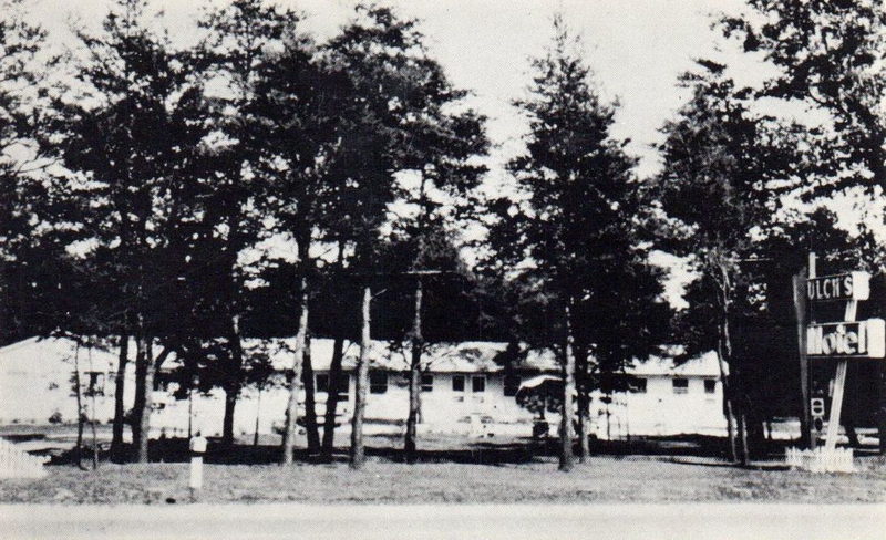 Wagon Wheel Motel (Ulchs Motel) - Vintage Postcard (newer photo)